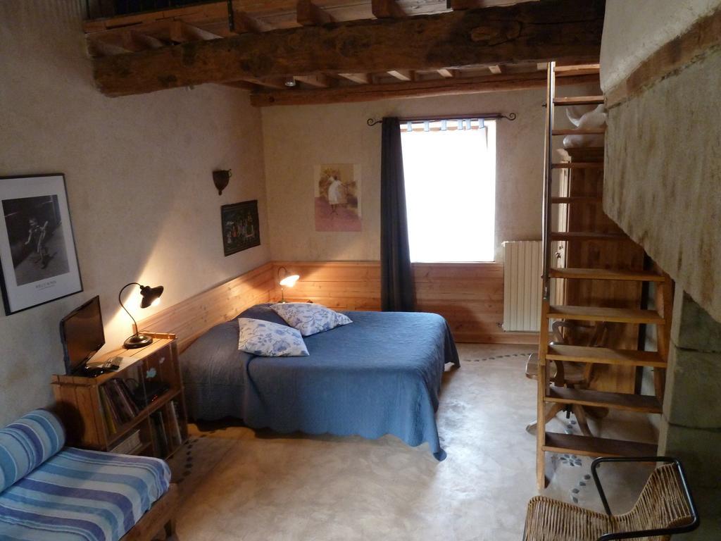 Bed and Breakfast Le Vieux Velo Chaptuzat Экстерьер фото