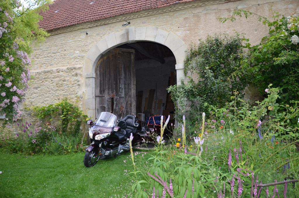 Bed and Breakfast Le Vieux Velo Chaptuzat Экстерьер фото